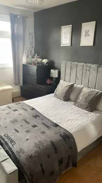 Flat For Rent , Waverley, England