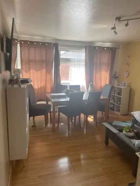 Flat For Rent in Waverley, England