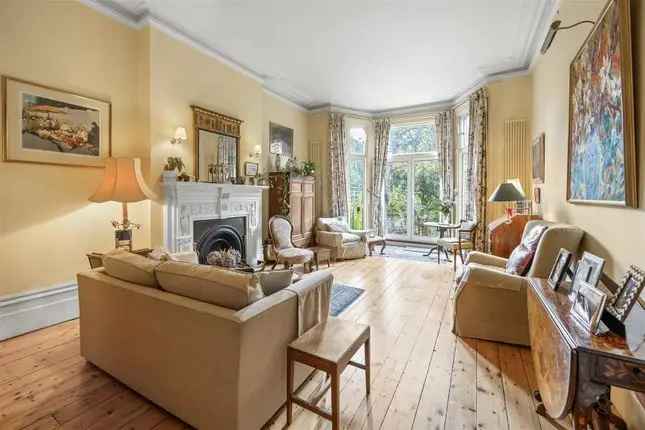 2 Bed 2 Bath Flat with Private Garden South Hampstead