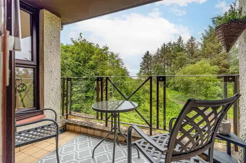 3 Bedroom Apartment for Sale in Bearsden Near Glasgow