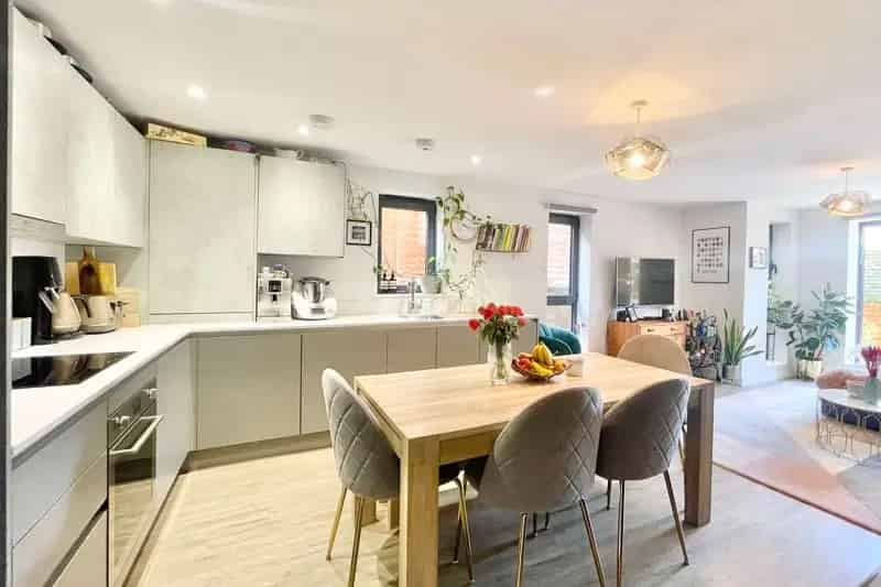 2 Bedroom Ground Floor Flat Walthamstow - Private Garden & High Specification