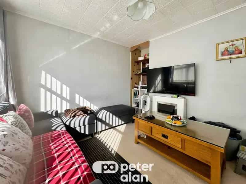 3 Bedroom Terraced House Near Amenities and Schools