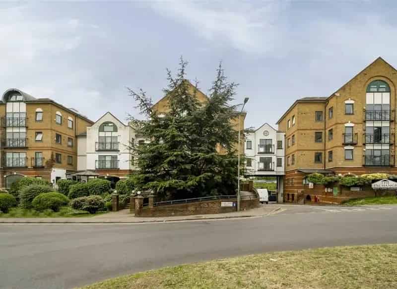 Modern Studio Apartment near Brent Cross with Parking
