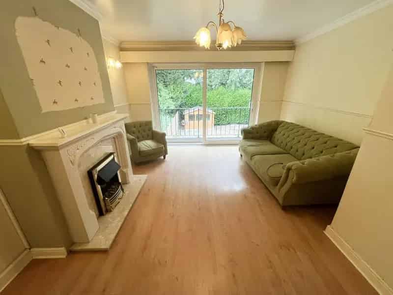 2 Bedroom Maisonette For Sale