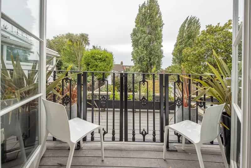 3 Bedroom Duplex Apartment Southfields  Balcony Garden Parking