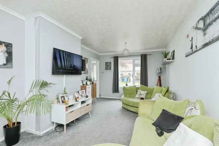 1950s 3-Bed End Terrace House with Conservatory and Garden