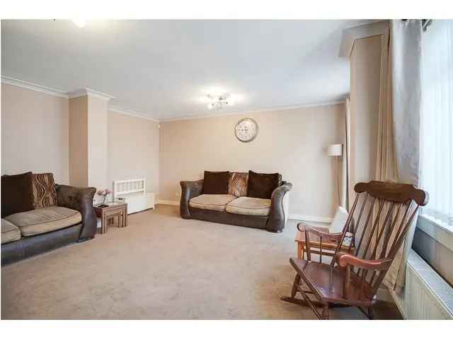 3 bedroom end-terraced house for sale