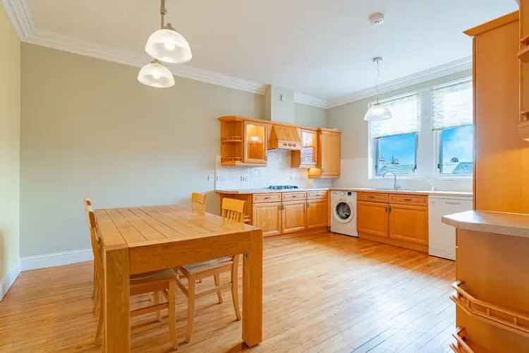 Luxury 3-Bed Hyndland Apartment Private Parking Open Views