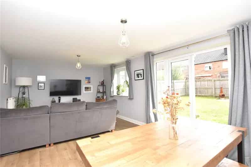 Spacious Detached Family Home Near Leeds City Centre