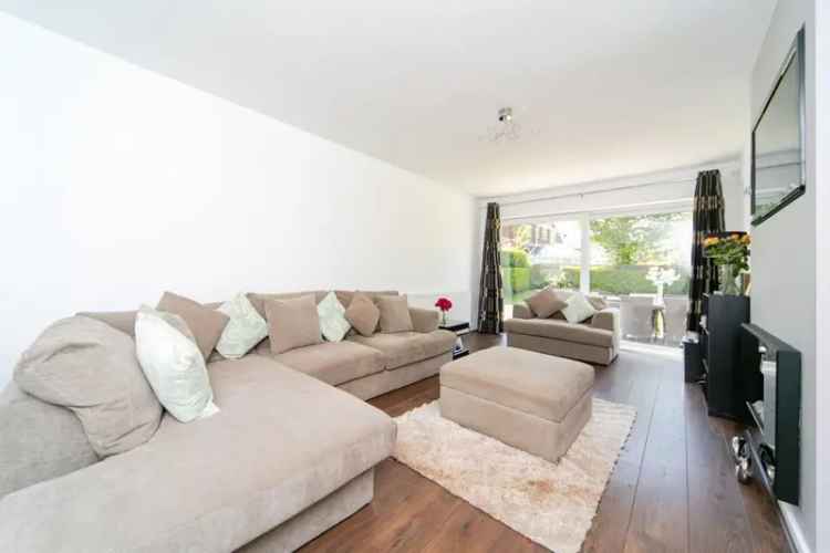 Four Double Bedroom Family Home with Sunny Garden and Garage