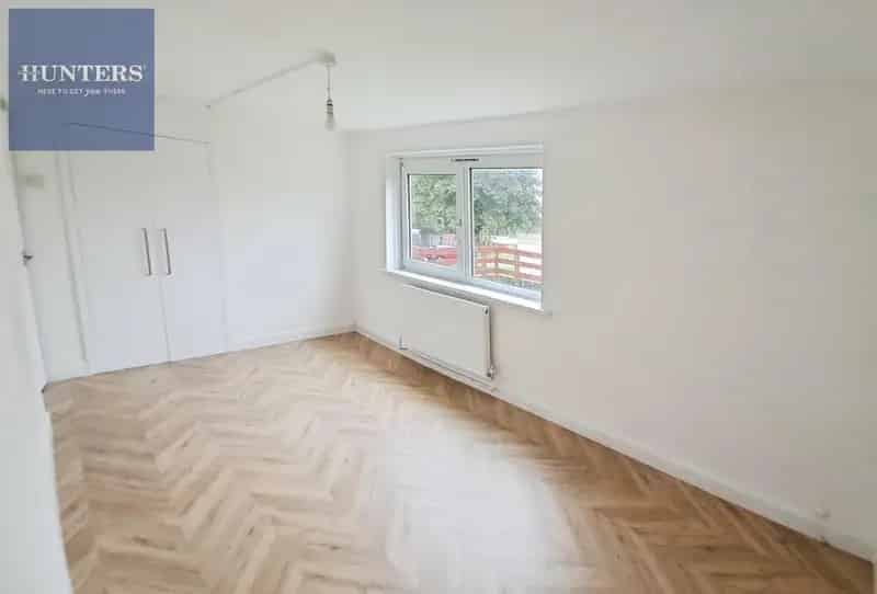 2 Bedroom Flat For Sale - Refurbished Modern Flat