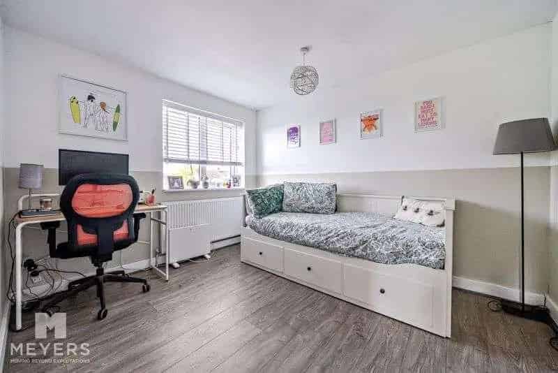 5 bed house for sale