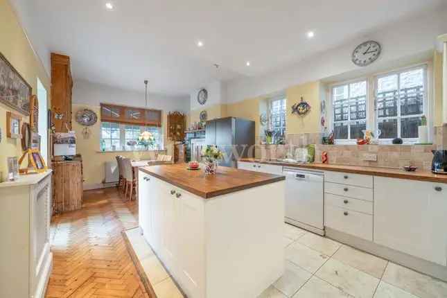 5 Bedroom Semi-Detached House Golders Green