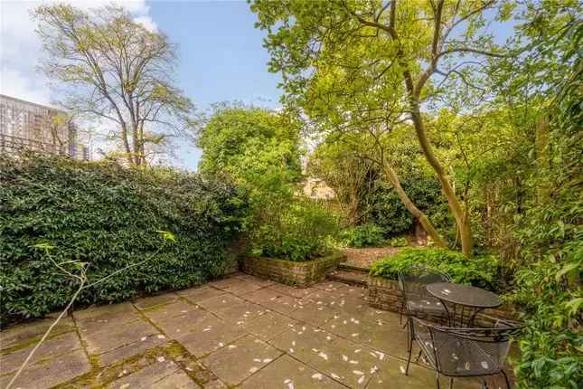 3 Bedroom Flat for Sale in St James's Gardens London W11