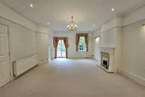 5 rooms flat of 69 m² in Southampton