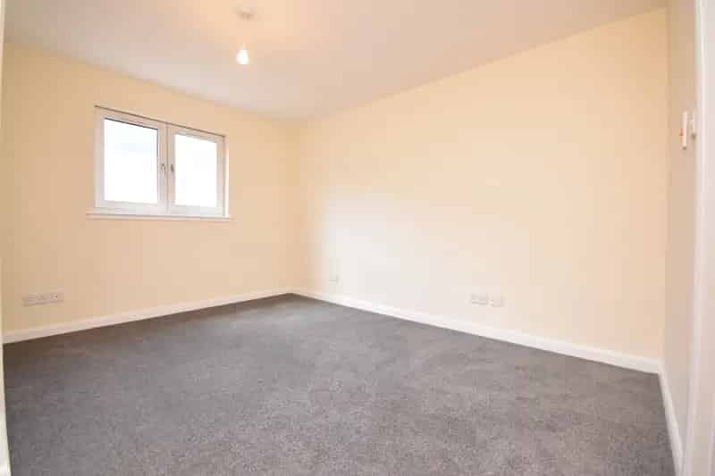 3 Bed Ground Floor Apartment Perth City Centre Private Parking