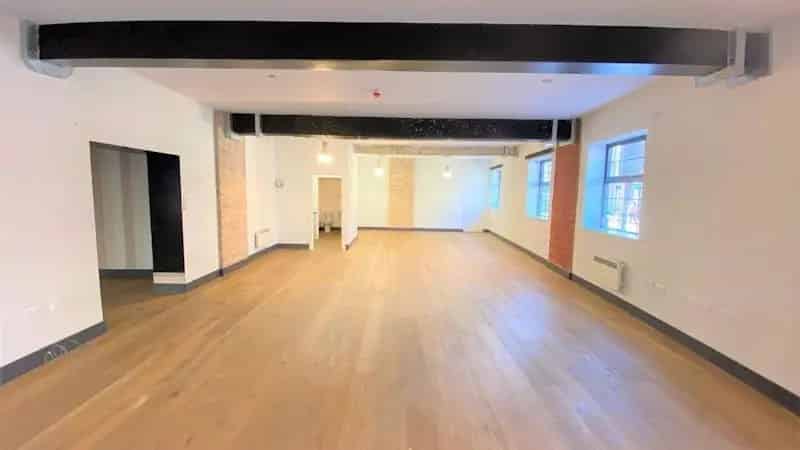 Ground Floor Commercial Property in Brentford