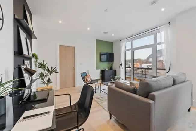 1 Bedroom Apartment to Rent in Chertsey Near Station