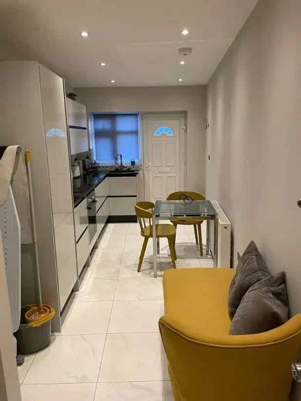 1 Bed Flat for Sale Raynes Park