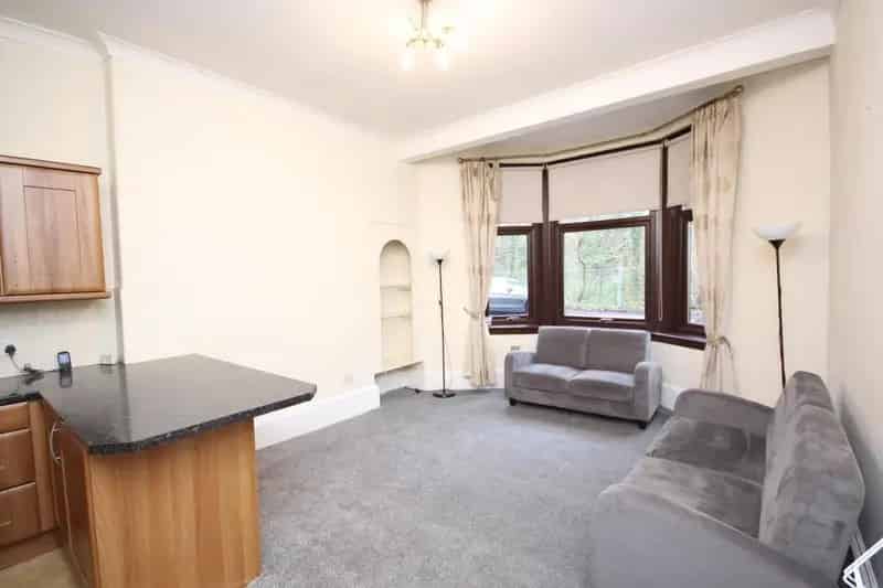 2 Bedroom Flat to Rent - Ground Floor Tenement