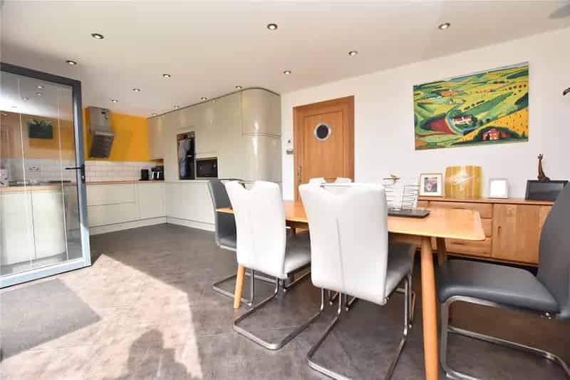 3 Bed Semi Detached House Near Leeds City Centre