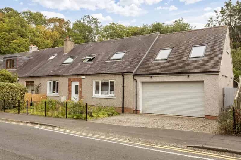 5 Bedroom Semi Detached House for Sale