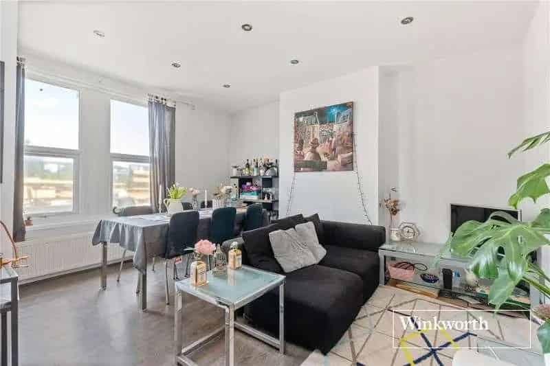 3 Bed Flat for Sale near Finchley Central