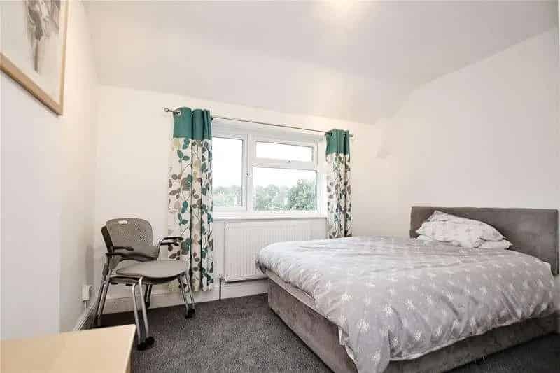 3 Bed House for Sale Near Woking