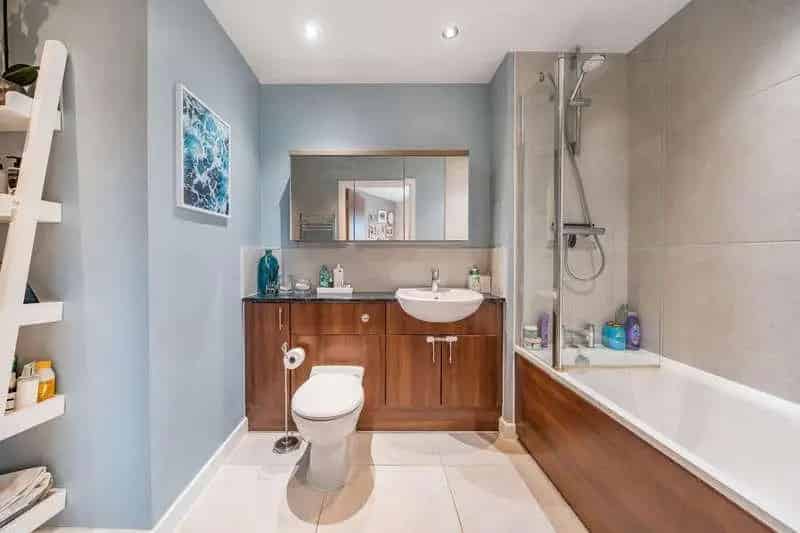 2 Bed Flat for Sale in Brentford Great West Quarter