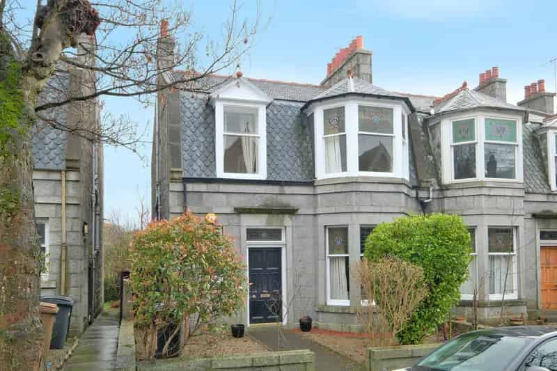 West End Semi Detached Villa For Sale
