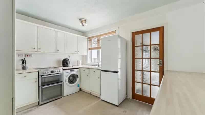 3 Bedroom Semi Detached House Jordanhill School Catchment