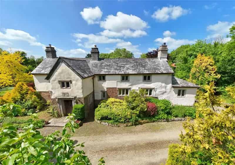 5 bedroom detached house for sale
