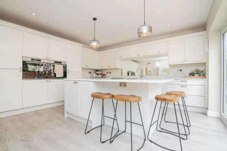 4 Bedroom Detached House For Sale in Solihull