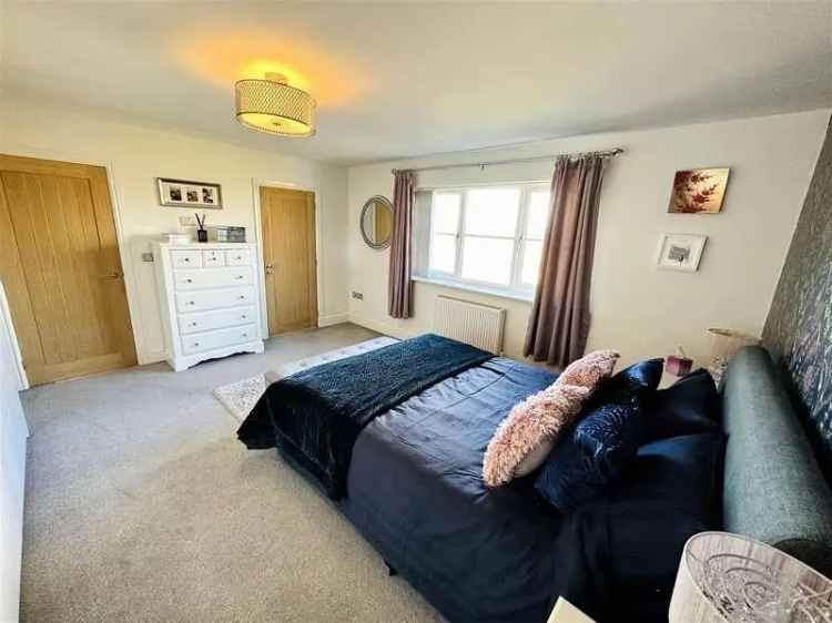 4 Bed House For Sale Flexible Family Living En-Suite Bedrooms