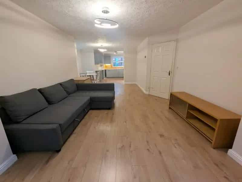 3 Bedroom Flat To Let Solihull Town Centre