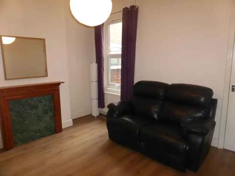 4 bedroom terraced house to rent