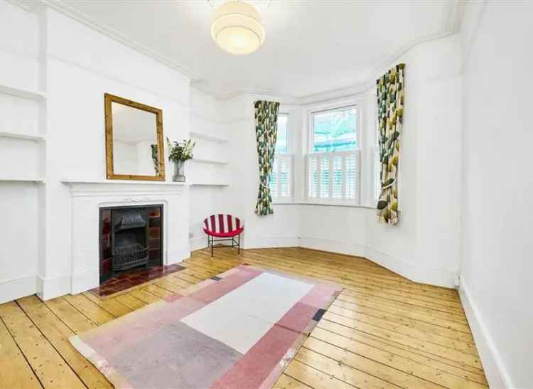 2 Bedroom Victorian Apartment near Oval and Stockwell