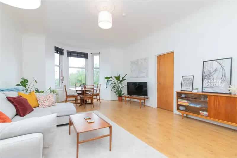 1 Bedroom Apartment for Sale on Byres Road Glasgow