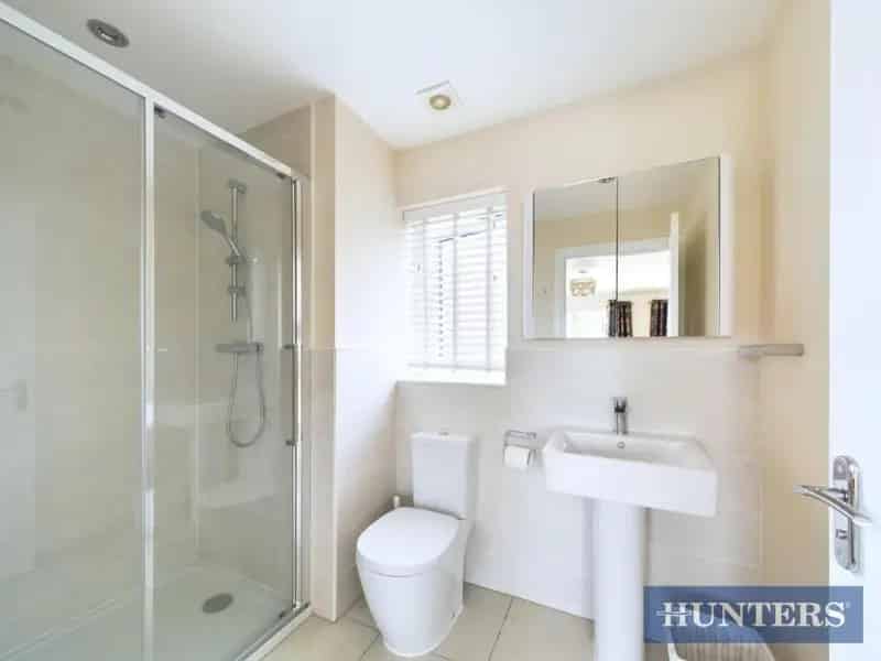 5 Bed House For Sale - Extended Family Home