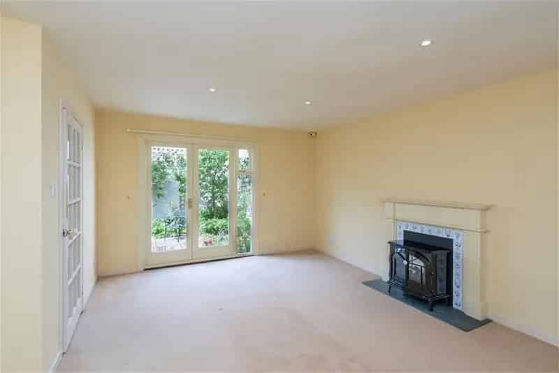 2 Bed Bungalow Detached with 2 Reception Rooms