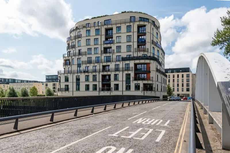 2 Bedroom Apartment Bath Riverside