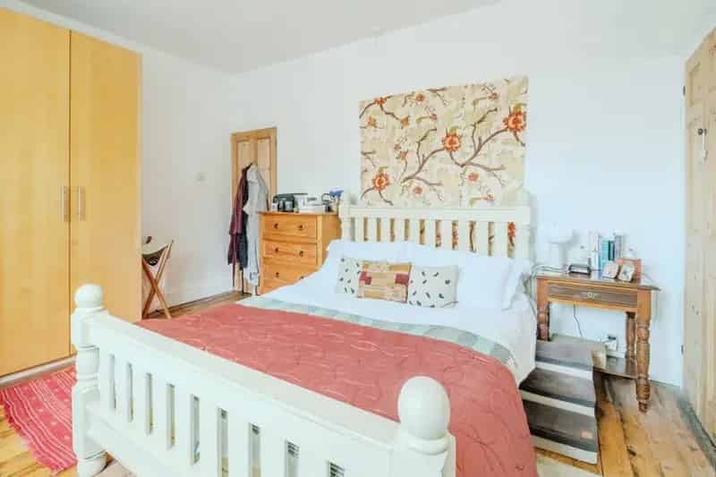 Three Bedroom Mid-Terraced House in Belgrave Leicester