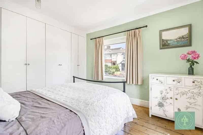 2 bed house for sale