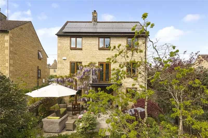 3 Bedroom Detached Cotswold House For Sale