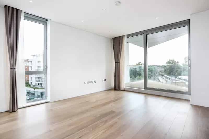 2 Bedroom Flat for Sale in Putney Plaza