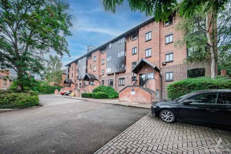 2 Bed Flat for Sale Birmingham Canal Views Allocated Parking