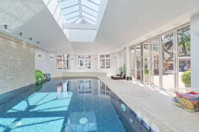Luxury Detached House with Indoor Pool and Cinema Room