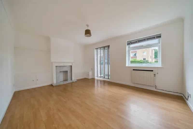 Chain-Free One-Bedroom Apartment near Shortlands Station