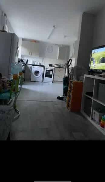 3 Bed House Large Kitchen Garden Near Schools