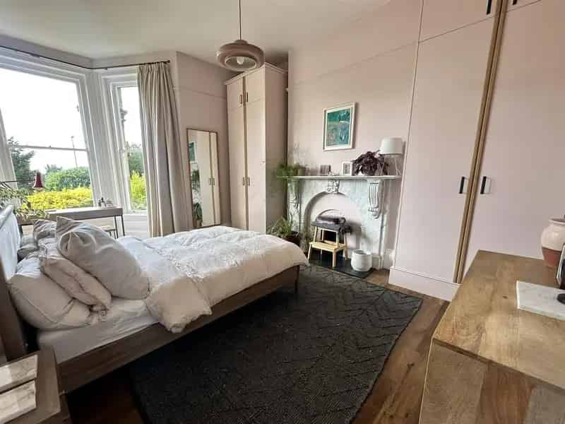 2 Bedroom Flat House to Rent Available September 24 2025